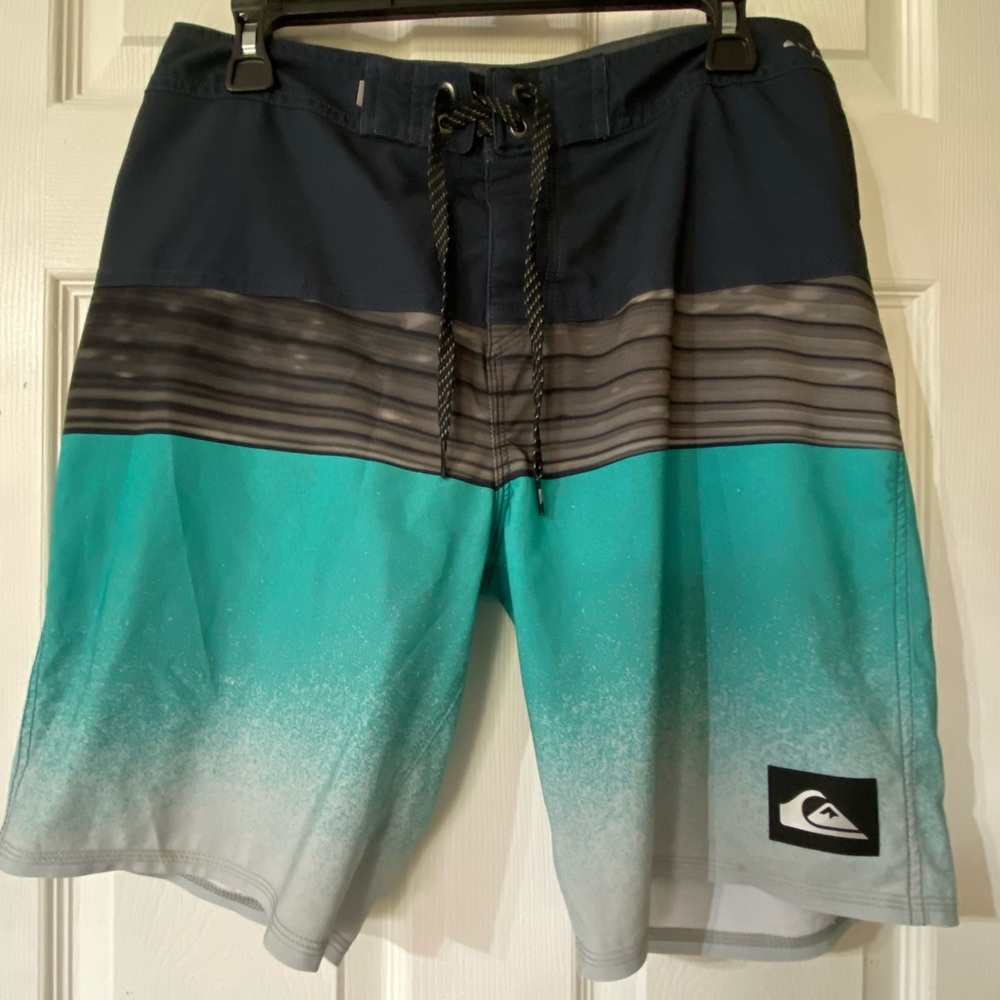 Quiksilver Board-shorts  Celana Surfing Original Size S.